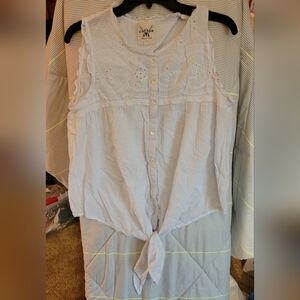 Cotton Rye Outfitters Large Sleeveless Front Tie & Button Up Top Eyelet Accented